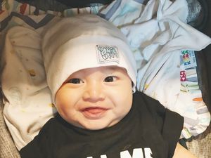 Ekspresi Menggemaskan Anak Aryani Fitria dan Donny Michael