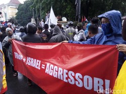 Massa di Solo Desak RI Putuskan Hubungan Diplomatik dengan AS