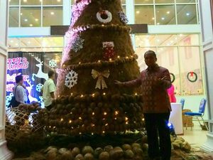 Sambut Natal, Warga Gorontalo Buat Pohon Natal dari Sabut Kelapa Sambut Natal, Warga Gorontalo Buat Pohon Natal dari Sabut Kelapa