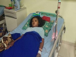 Majikan Dokter Pukul Kepala Pembantu dengan Tang Majikan Dokter Pukul Kepala Pembantu dengan Tang