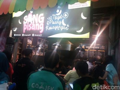 Foto: Kaesang Pangarep Jualan Pisang di Mal