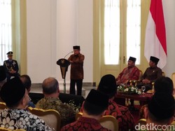 BJ Habibie Sampaikan Ekonomi Pasar Pancasila, Jokowi Antusias