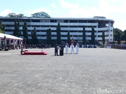 5 Jet Tempur Melintas Iringi Estafet Tongkat Komando Panglima TNI