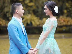 Raditya Dika dan Anissa Foto Prewedding, Netizen Salah Fokus pada Ini
