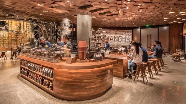 Mengintip Suasana Gerai Starbucks Terbesar Dunia di Shanghai