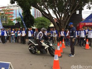 Ketika Opang dan Ojol di Jateng Latihan Safety Riding Bareng