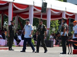 Video: Jenderal Gatot Serahkan Tongkat Komando ke Marsekal Hadi