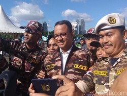 Gubernur Anies Baswedan Bangga Pakai Seragam FKPPI