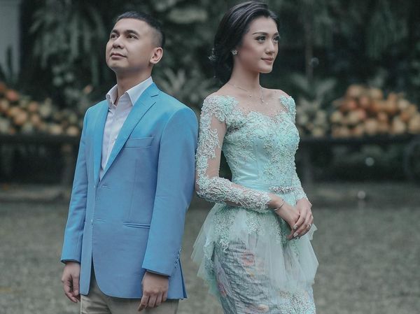 Foto: Inspirasi Baju Lamaran dengan Jas Biru ala Raditya Dika