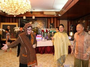 Manuver Keluarga Cendana Pulihkan Citra Pak Harto