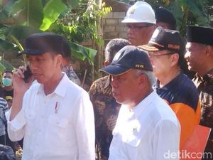 Momen Jokowi Kunjungi Pacitan yang Dilanda Banjir dan Longsor