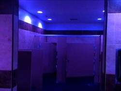 Toilet SPBU Ini Pasang Lampu Biru untuk Lawan Penyalahgunaan Narkoba
