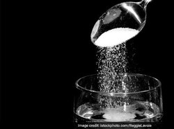 Benarkah Air Garam Bisa Cegah Virus Corona? Cek Faktanya