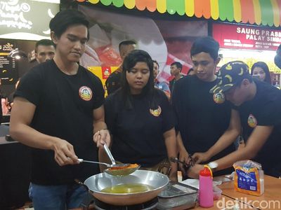 Begini Cara Kaesang Pangarep Menggoreng Pisang Kesayangan