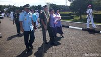 Pedang Pora di Upacara Pisah-Sambut Jenderal Gatot dan Marsekal Hadi