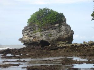 Yang Unik di Nusakambangan, Pantai Karang Bolong