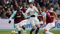 Angelo Ogbonna, bek (West Ham United). Ogbonna menjadi karang tangguh lain dari West Ham saat membuat tiga blok penting dalam kemenangan atas Chelsea. (Foto: David Klein/ REUTERS)