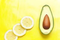 Hilangkan Jerawat dan Sel Kulit Mati dengan 7 Racikan Masker Alami Ini