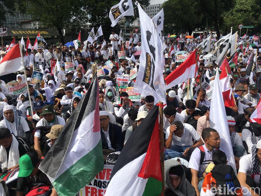 Peserta Aksi Bela Palestina Bisa Parkir Kendaraan di Kantor Kemenag Peserta Aksi Bela Palestina Bisa Parkir Kendaraan di Kantor Kemenag