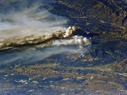 Petugas Pemadam Mulai Dapat Kendalikan Api di California