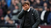 Sementara itu, kekecewaan tampak jelas di wajah manajer Chelsea Antonio Conte. Foto: David Klein/Reuters