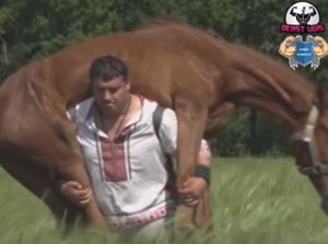 Bisa Angkat Kuda, Ini Dia Raksasa Terkuat di Dunia Bisa Angkat Kuda, Ini Dia Raksasa Terkuat di Dunia