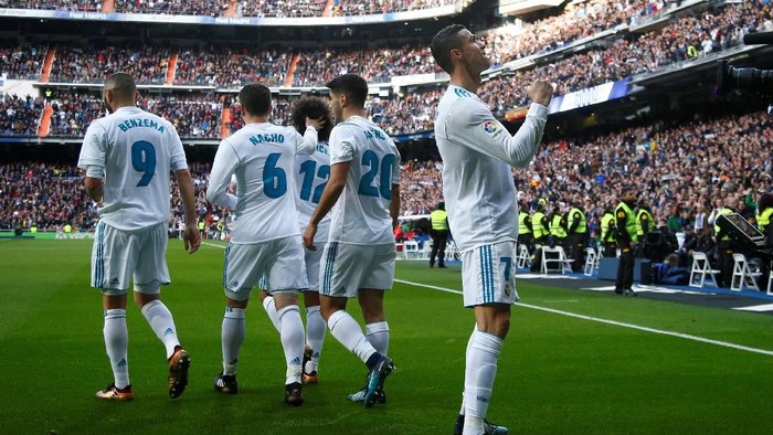 Cristiano Ronaldo Soccer Football - La Liga Santander - Real Madrid vs Sevilla - Santiago Bernabeu, Madrid, Spain - December 9, 2017 Real Madrid’s Cristiano Ronaldo celebrates scoring their second goal REUTERS/Javier Barbancho
