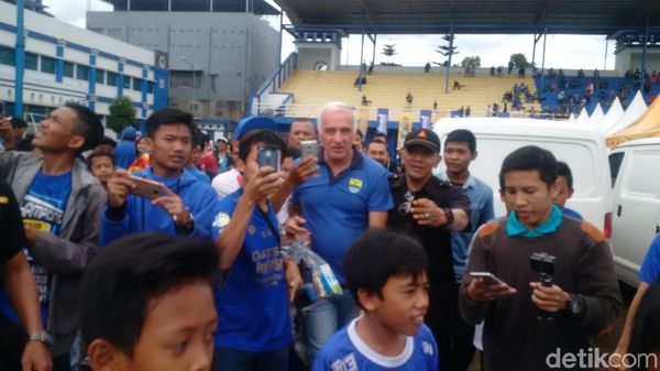 Halo Bobotoh, Ini Mario Gomez Pelatih Baru Persib!