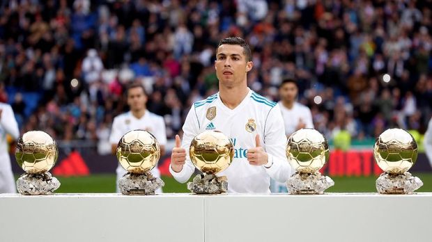 Cristiano Ronaldo tetap akan menjadi pesaing Messi untuk meraih trofi Ballon d'Or tahun ini.
