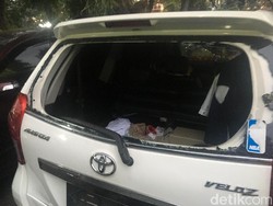 Ini Mobil Polisi yang Dirusak Massa saat Tangkap Perampas Uang ATM