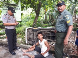 Foto Kecelakaan Sopir Angkot Ini Bikin Bingung Netizen di Medsos