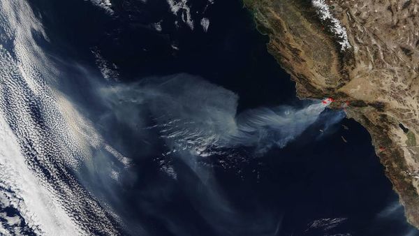 Penampakan Kebakaran California dari Luar Angkasa