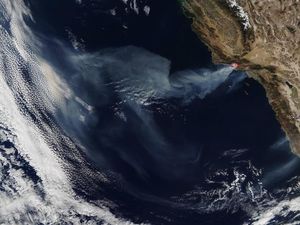 Penampakan Kebakaran California dari Luar Angkasa