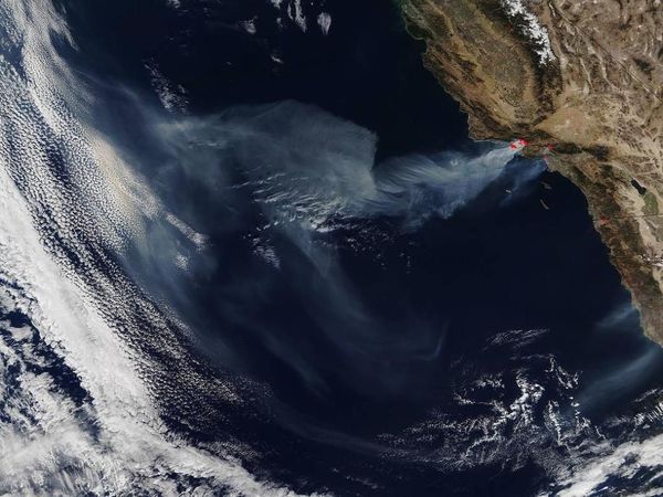 Penampakan Kebakaran California dari Luar Angkasa