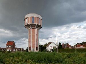 Mirip Markas Jagoan Super, Rumah Ini Dibangun dari Bekas Menara Air