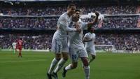 Di menit ke-23, Ronaldo menggandakan keunggulan Madrid usai menuntaskan assist Marco Asensio. Ronaldo kemudian bikin gol lagi lewat sebuah eksekusi penalti di menit ke-31. Foto: Gonzalo Arroyo Moreno/Getty Images