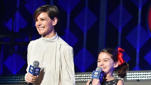 Pangling Banget, Si Imut Suri Cruise Kini Berusia 11 Tahun