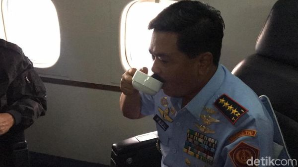 Momen Panglima Ngopi Bareng di Udara hingga Ziarah di Yogya