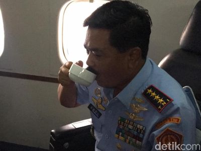 Momen Panglima Ngopi Bareng di Udara hingga Ziarah di Yogya