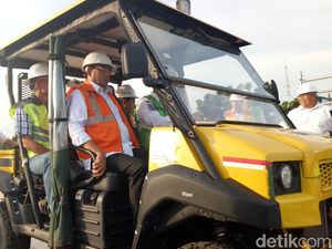Pantau Langsung LRT Palembang, Menhub Jajal Lintasan Pakai Lori
