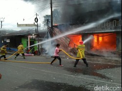 Toko Kelontong Pasar Parangkuda Sukabumi Kebakaran