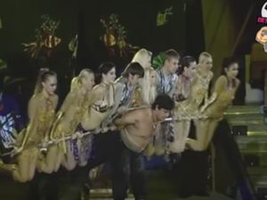 Foto: Serangkaian Aksi Pertunjukkan Kekuatan Raksasa Terkuat di Dunia Foto: Serangkaian Aksi Pertunjukkan Kekuatan Raksasa Terkuat di Dunia