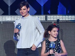 Kejutan! Suri Cruise Muncul Lagi di Hadapan Publik