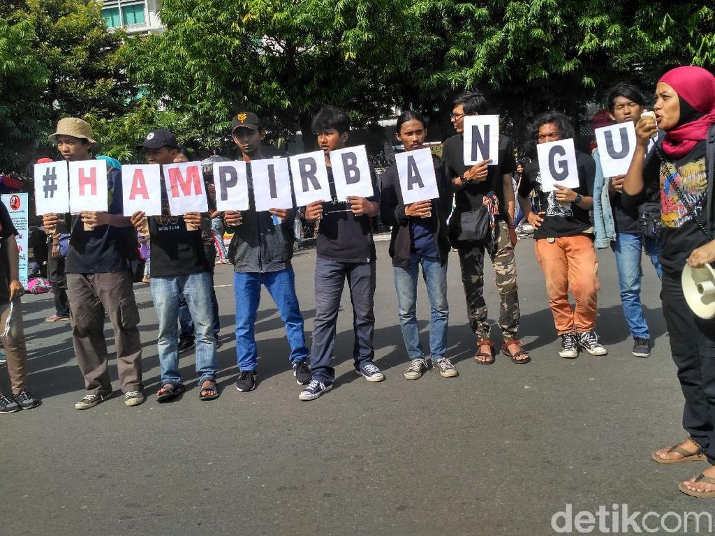 Pembangunan Liberalistik dan Pelanggaran HAM Pembangunan Liberalistik dan Pelanggaran HAM