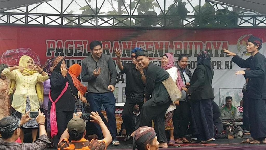 Menggali Potensi Ekonomi Kerakyatan di Sekitar Waduk Jatigede Menggali Potensi Ekonomi Kerakyatan di Sekitar Waduk Jatigede