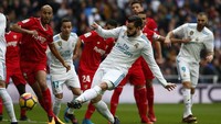 Tiga menit pertandingan berjalan, Madrid sudah membuka keunggulan. Nacho Fernandez menjebol gawang Sevilla untuk membawa Madrid memimpin 1-0. Foto: Gonzalo Arroyo Moreno/Getty Images
