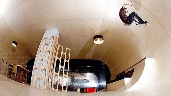 Siapa Bilang Enggak Bisa Main Skateboard di Rumah?