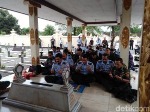 Panglima TNI Marsekal Hadi Ziarah ke Makam Jenderal Soedirman
