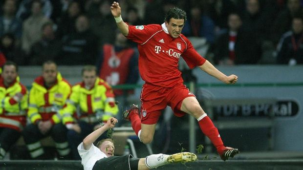 Owen Hargreaves Munich's British midfielder Owen Hargreaves (R) vies for the ball against Frankfurt's Patrick Ochs during their German Cup final match 29 April 2006 at Berlin's Olympic stadium. AFP PHOTO DDP/MARCUS BRANDT / AFP PHOTO / MARCUS BRANDT