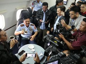 Ngopi Bareng di Udara, Panglima TNI Seruput Kopi Baringga Ngopi Bareng di Udara, Panglima TNI Seruput Kopi Baringga